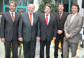 Gruppenfoto zur Verabschiedung von Schulleiter Brhler in der Carl-Benz-Schule.