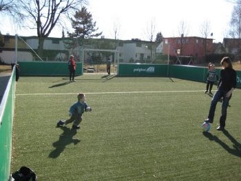 Das Schulzentrum Dachgrube bekommt ein Minispielfeld vom DFB.