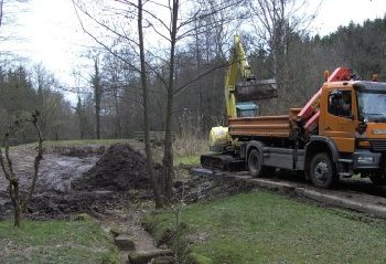 Der Michelbacher Gumbe wird ausgebaggert.