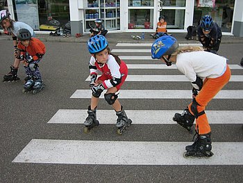 Beim Funsporttag k�nnen unter anderem auch Inliner ausprobiert werden. Foto: StVw<br />
