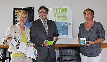 Kulturamtsleiterin Heidrun Haendle, Oberb�rgermeister Christof Florus und Kulturamtsmitarbeiterin Ute Acri freuen sich bereits auf das bunte Programm des Kurparkfestes (v.l.) Foto: StVw