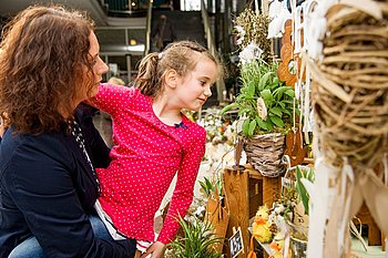 Beim Ostermarkt im Gaggenauer Rathaus gibt es dank eines abwechslungsreichen Mixes viel zu entdecken. Foto: Stephan Kaminski