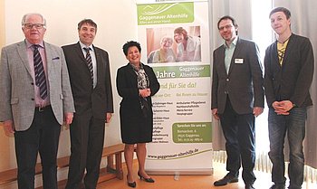 Arbeits- und Sozialministerin Katrin Altpeter mit den Verantwortlichen der Gaggenauer Altenhilfe. Foto: StVw