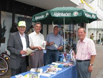 ber die weitere Zusammenarbeit sprachen Frank-Stephan Barth, Vorsitzender des Sportausschusses und Manfred Vogt, Sprecher des Arbeitskreises Tourismus (links und rechts) mit Tourismus Geschftsfhrer Helmut Held.