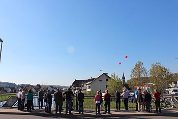 Die Ballons veranschaulichen die H�he der geplanten Geb�ude. Foto: StVw