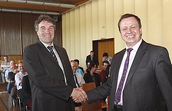 Herzlich willkommen � und auf eine gute Zusammenarbeit: Oberb�rgermeister Christof Florus begr��t B�rgermeister Michael Pfeiffer. Foto: StVw<br />
