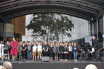 Der Schulchor der Eichelbergschule begeisterte.