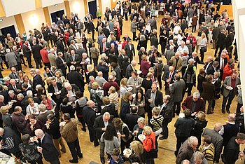Der Stehempfang nach dem offiziellen Teil bot Gelegenheit zu vielen guten Gespr�chen. Foto: StVw