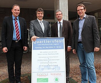 Werben f�r das Quartiersfest, das die Generationen zusammenbringen will: Thomas Grajer (Kursana), Oberb�rgermeister Christof Florus, Peter Konzok (Pamina) und Peter Koch (Gaggenauer Altenhilfe) (v.l.n.r.). Foto: StVw<br />
