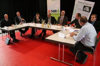 ber Wege aus der gegenwrtigen Finanz- und Wirtschaftskrise sprachen Fachleute bei einem Forum des Badischen Tagblatts und des SWR 4 Badenradios.