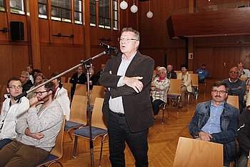 Der damalige Stadtrat Wilfried Schmitt war es, der im November 2012 die Lrmschutzproblematik in Ottenau erstmals im Gaggenauer Gemeinderat vortrug. Unsere Aufnahme entstand jetzt in Ottenau. Foto: StVw