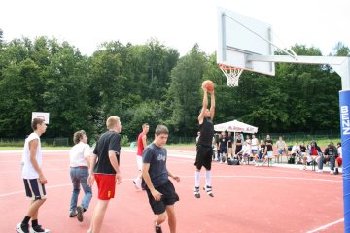 Das Basketballspielfeld im Traischbachstadion wurde offiziell eingeweiht.