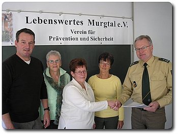 Bastelgruppe St. Jodok spendet an Pr�ventionsverein �Lebenswertes Murgtal e. V.�
