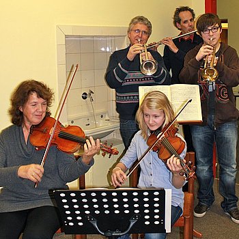 Vor dem Auftritt wird ge�bt: Die Protagonisten der Gaggenauer Musikschule bereiten ein reichhaltiges Konzert vor. Foto: privat<br />
