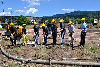 die protagonisten beim spatenstich