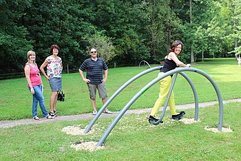Der Kurpark Bad Rotenfels ist ein ideales Naherholungsgebiet. Jetzt gibt es dort auch Fitnessger�te, die zur Bewegung einladen. Foto: StVw<br />
