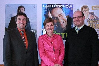 Foto des neuen Betreibers der klag-Bhne: Jens Dietrich mit Kulturamtsleiterin Heidrun Haendle und Oberbrgermeister Christof Flors
