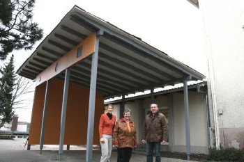 Kann sich sehen lassen: die neue Vordachkonstruktion der Grundschule Oberweier.