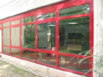 Das neue Fenster im Pavillion Goethe-Gymnasium ist aus Aluminium.