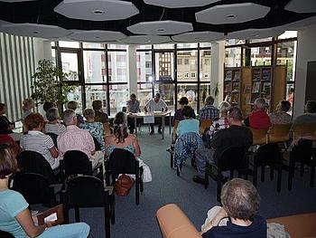 Thomas Hoehne und Udo Barth whrend einer Lesung in der Stadtbibliothek Gaggenau