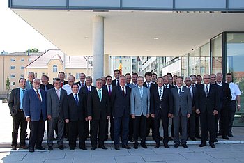 Machen sich stark f�r Mittelbaden: Vertreter der in der Interessengemeinschaft mitwirkenden Kommunen, Firmen und Banken. Foto: Landratsamt