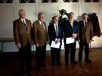 Meinrad Bittmann und Rolf Heberle werden fr 40 Jahre Mitgliedschaft zum Ehrenmitglied ernannt.