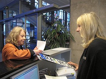In der Gaggenauer Kfz-Zulassungsstelle ist der Kunde K�nig. Foto: Landkreis 