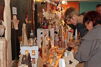 Beim K�nstler- und Kunsthandwerkermarkt im Gaggenauer Rathaus gibt es vieles zu bestaunen. Foto: StVw