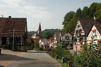 Die Michelbacher Dorfmitte mit dem Heimatmuseum.