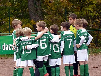 Mannschaftliche Geschlossenheit beim F-Jugend Spieltag am 30.10.2010