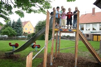 Hier lsst sich's turnen: Kinder in Freiolsheim freuen sich ber einen neuen Spielturm.<br />
