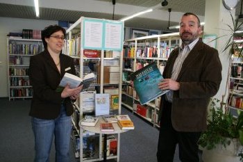 Erfreuen sich mit ihrem Haus einer starken Resonanz in der Bevlkerung: Bianca Grittmann und Ulrich Freist von der Stadtbibliothek.