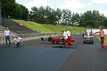 Sanierung der Laufbahn ist in vollem Gange. Foto: StVw