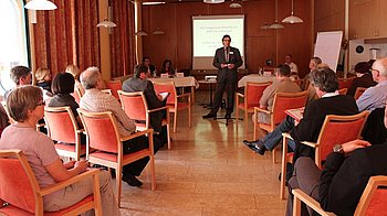 Wollen dem Fachkr�ftemangel im Pflegebereich entgegenwirken: F�hrungskr�fte der ambulanten und station�ren Altenhilfe. Foto: StVw<br />
