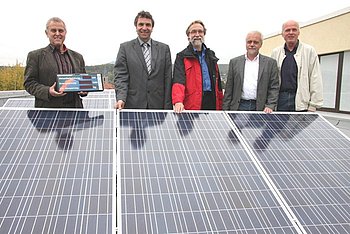 Auf dem Dach der Merkurschule steht eine B�rgerphotovoltaikanlage