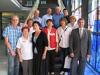 ungarische und rum�nische rotkreuzmitglieder im gaggenauer rathaus