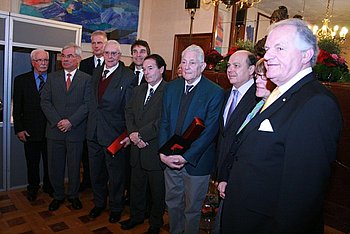 Rudolf Horsch, G�nter Spannagel, Gerhard Wunder und Heinz Goll erhielten die Ehrenb�rgerschaft von Annemasse. 