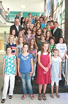 Oberb�rgermeister Christof Florus mit den Preistr�gern des 58. Europ�ischen Wettbewerbs