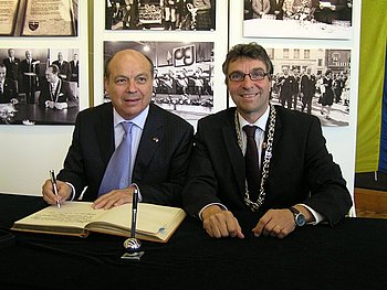 Eintrag ins Goldene Buch der Stadt