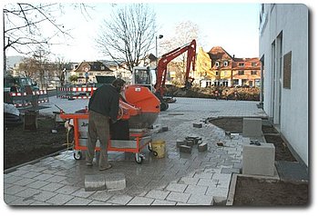 Neugestaltung des Hallenbadvorplatzes befindet sich auf der Zielgeraden