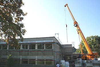 Bei der Hebelschule wird au�en und innen saniert. Foto: StVw