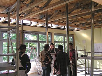 Die Innenbauarbeiten in der Kinderkrippe laufen auf Hochtouren.