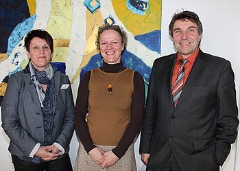 Seine gute Zusammenarbeit sicherte OB Christof Florus Hildegard Knoop (Mitte) zu. Links Chrstiane Pfaff, Gesch�ftsf�hrerin von 
