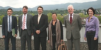 Auf die D�cher von Gaggenau f�hrte der j�ngste Unternehmensbesuch die st�dtische Verwaltungsspitze. 