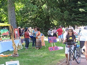 Die Kunst im Park lockt viele Besucher