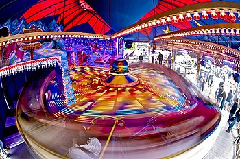 Ein Karussell auf dem Maimarkt