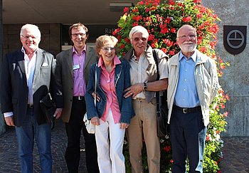 Wollen einen Mehrgenerationen-Treff in Gaggenau etablieren: Helmut und Hedda Koch, umrahmt vom Seniorenratsvorsitzenden Gerrit Gro�e (rechts) und Altstadtrat Heinz Goll sowie Peter Koch vom Verein Gaggenauer Altenhilfe (v. l.). Foto: StVw