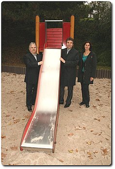 Neef Grundst�cksverwaltung GdbR spendet Stadt Gaggenau 10.000 Euro f�r Kinder 