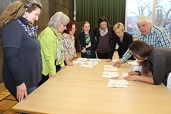Stimmenauszhlung nach einem reibungslosen Wahlverlauf. Foto: StVw