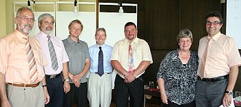 Die neugew�hlten Ortsvorsteher mit Oberb�rgermeister Christof Florus (rechts).